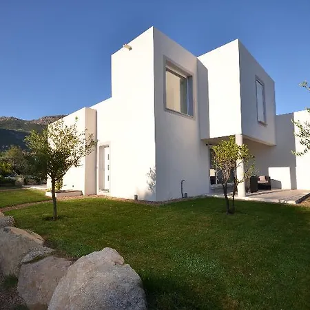 Domaine Mandarine Private Pools & Кальви