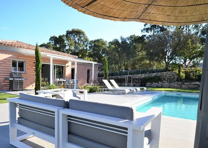 Отель Domaine Mandarine Private Pools & Кальви