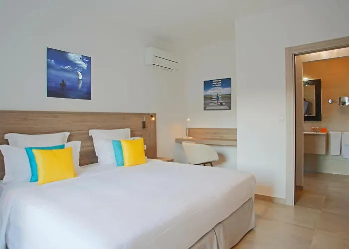 Domaine Mandarine Private Pools & カルヴィ