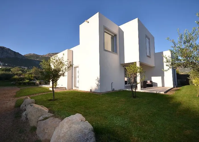 Domaine Mandarine Private Pools & カルヴィ